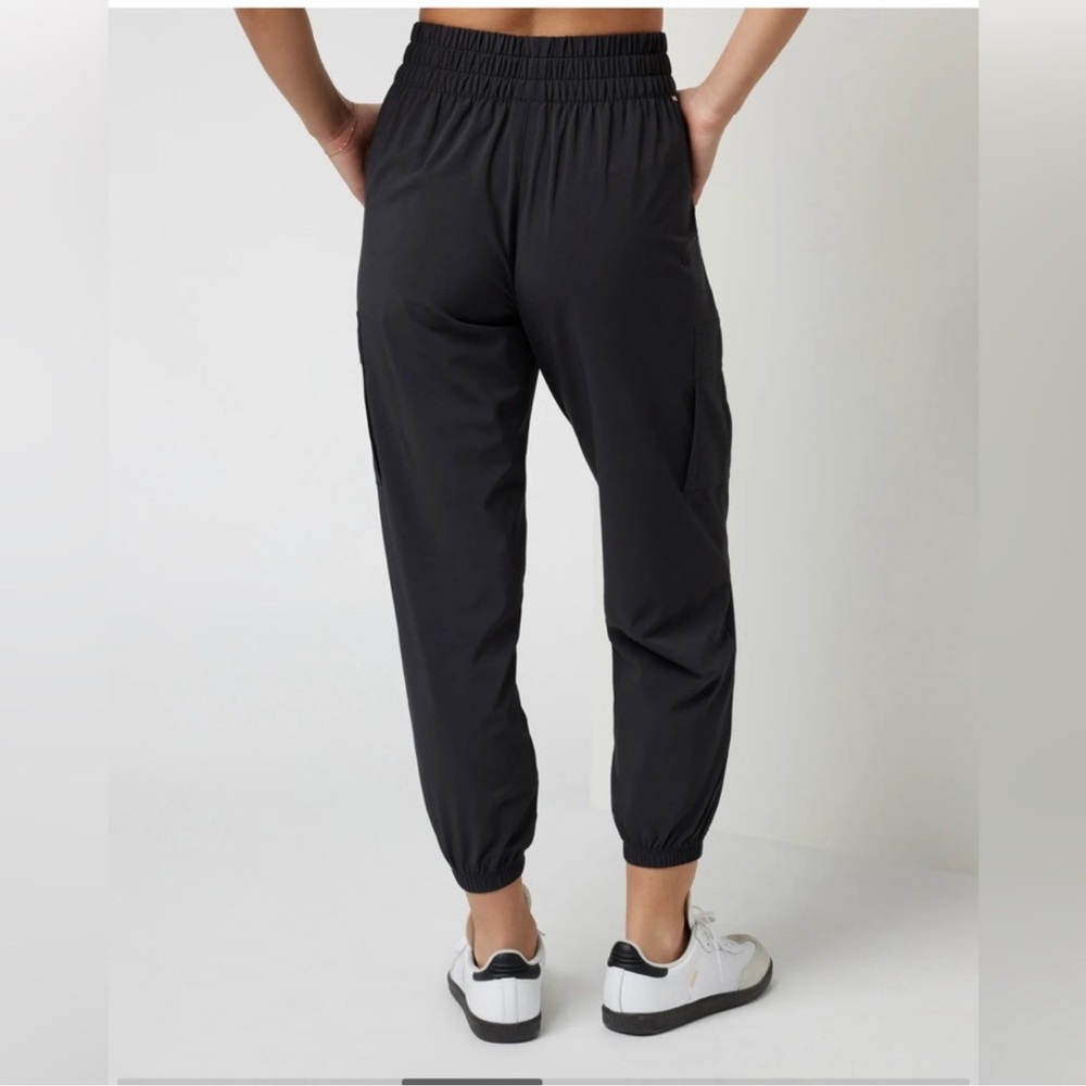 Vuori Villa Cargo Joggers - Picture 2 of 7